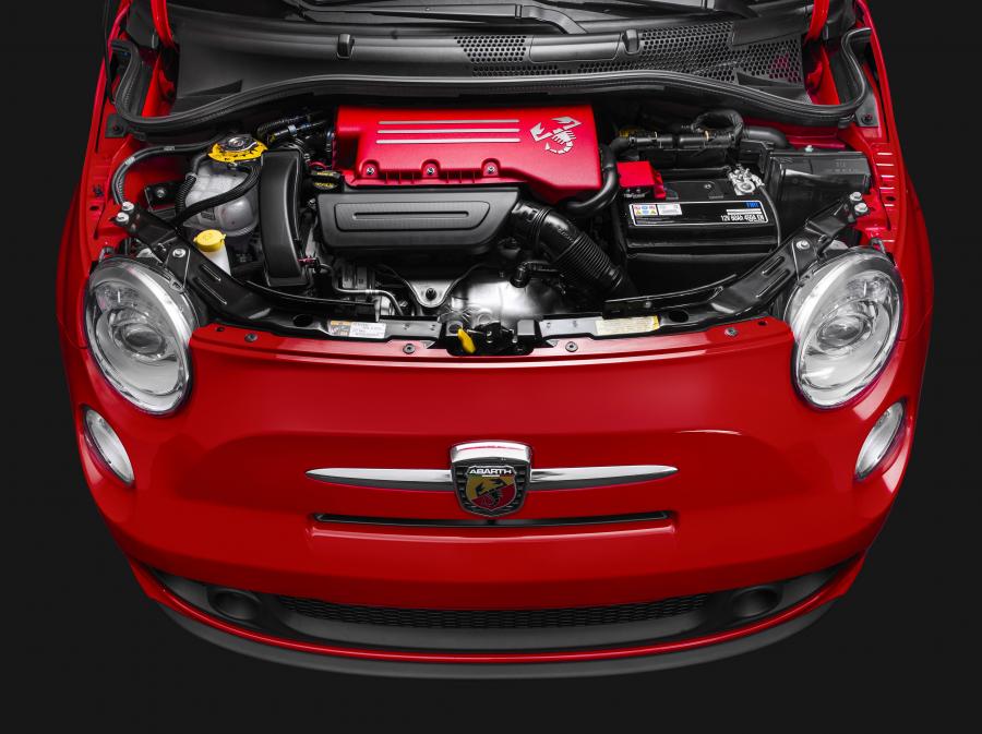 Моторный отсек Fiat 500 Abarth (312) 2014 года  (BR) (фото 13 из 30)